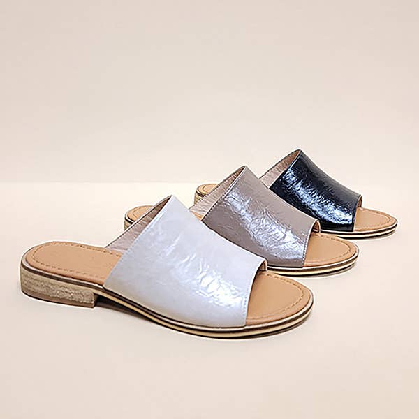 Slide Sandal – Levi Glossy Upper, Cushioned Footbed, Everyday Comfort