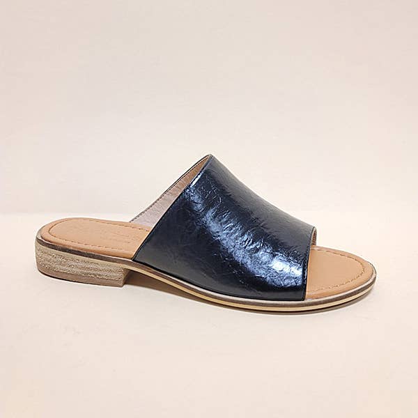 Slide Sandal – Levi Glossy Upper, Cushioned Footbed, Everyday Comfort